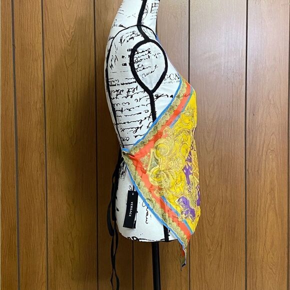 Versace Barocco Goddess Scarf Top in Dark Orchid & Sun size 46/us size 10 - Picture 6 of 12